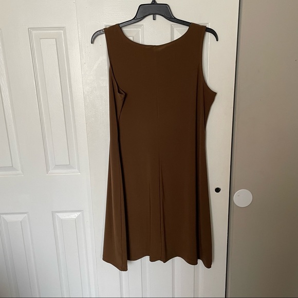 Sleeveless brown dress - Picture 4 of 4